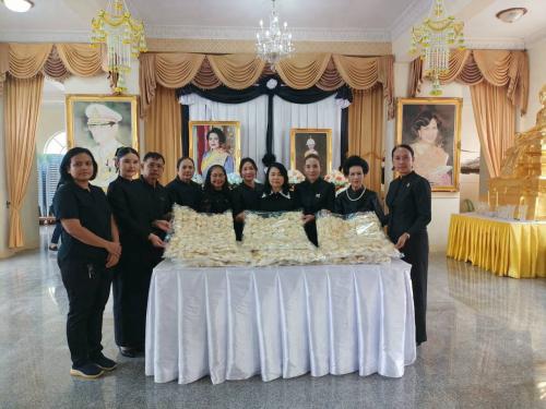 สพอ.บางบัวทอง นำส่งดอกไม้จันทน์ 12,980 ดอก ของเครือข่ายสตรีอำเภอบางบัวทอง น้อมสำนึกในพระมหากรุณาธิคุณ